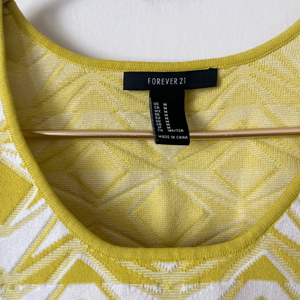Forever 21 Yellow and White Patterned summer Crop Top size M - Picture 3 of 7